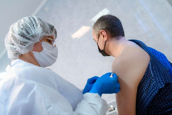 Еще 2100 доз вакцины от коронавируса прибыли в Свердловскую область