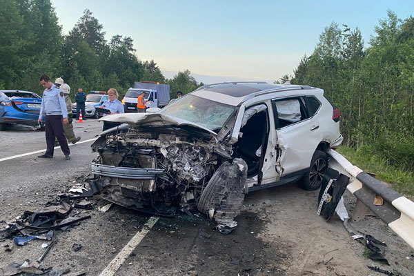 В результате столкновения трех автомобилей один человек погиб и еще трое, в том числе 8-летний ребенок, получили травмы В результате столкновения трех автомобилей один человек погиб и еще трое, в том числе 8-летний ребенок, получили травмы