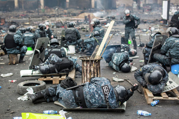 В Киеве снайпер ранил более 20 милиционеров