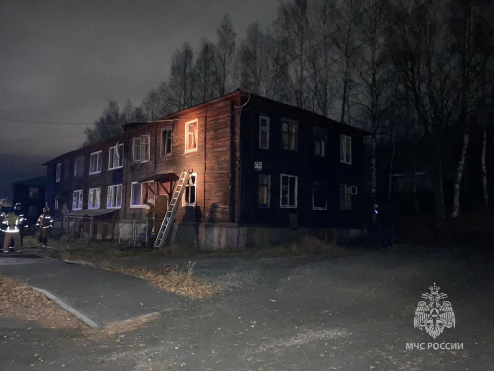 Мужчина и женщина сгорели в Качканаре при пожаре | На Урале в пожаре погибли мужчина и женщина 