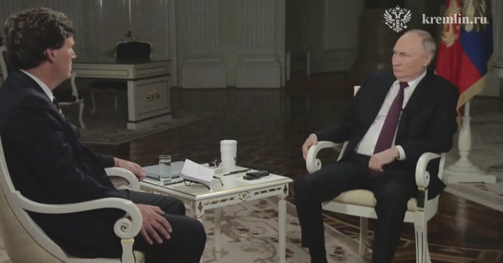 На Урале интервью Владимира Путина Такеру Карлсону транслируют на медиаэкранах