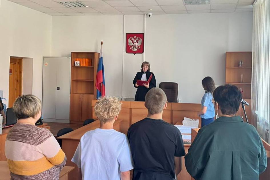 Юных уральцев осудили за вымогательство денег у 12-летнего подростка | На Урале осудили вымогателей денег и имущества у 12-летнего мальчика