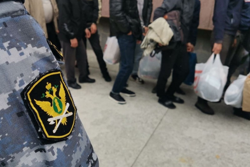 В Екатеринбурге зафиксировали рост числа преступлений, совершённых мигрантами  | Мигранты стали совершать в Екатеринбурге больше преступлений 