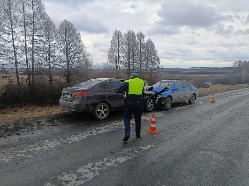ДТП на трассе под Туринском — водитель «Хендэ» проигнорировал знак и столкнулся с «Киа» | На уральской трассе водитель «Хендэ» врезался в «Киа» при обгоне ДТП на трассе под Туринском — водитель «Хендэ» проигнорировал знак и столкнулся с «Киа» | На уральской трассе водитель «Хендэ» врезался в «Киа» при обгоне
