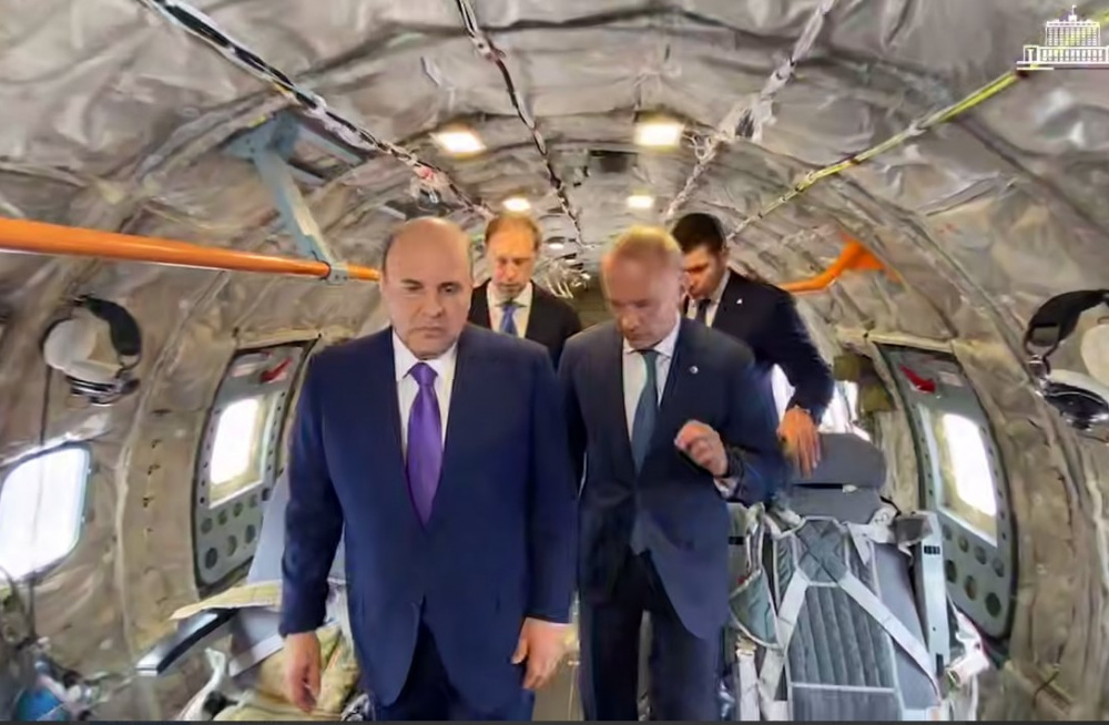 Мишустину представили в Екатеринбурге прототип самолёта Ил-114-300  | Прототип самолёта Ил-114-300 представлен в Екатеринбурге Мишустину