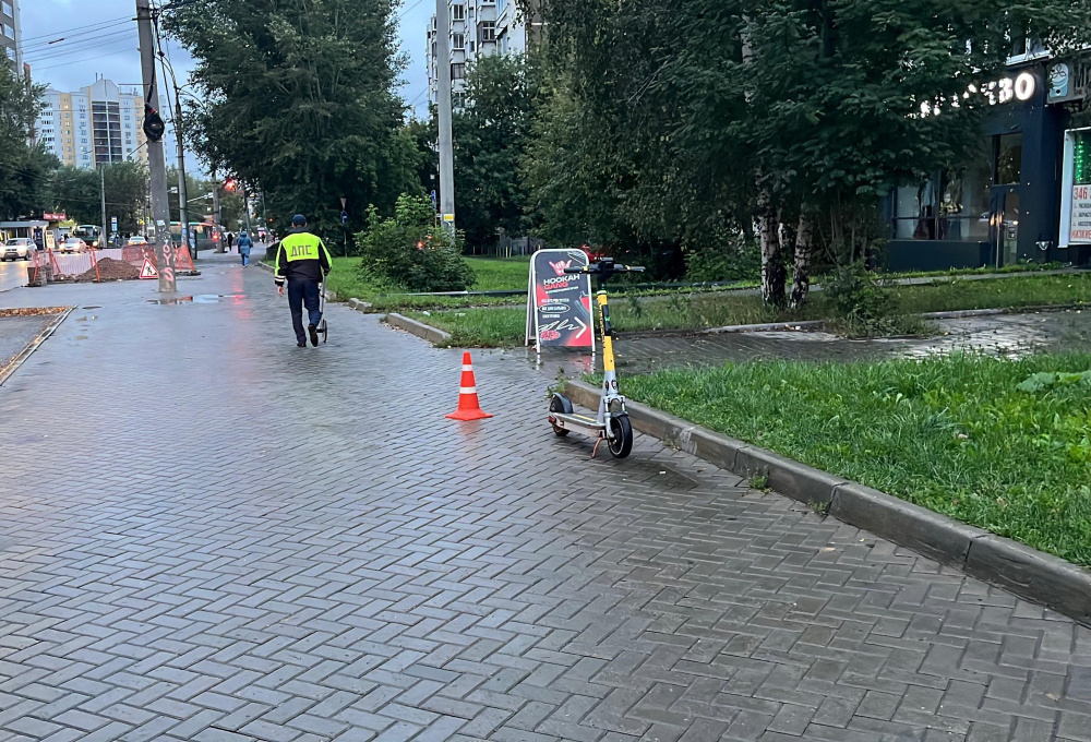 В Екатеринбурге самокат наехал на шестилетнюю девочку  | Самокат сбил в Екатеринбурге шестилетнюю девочку 