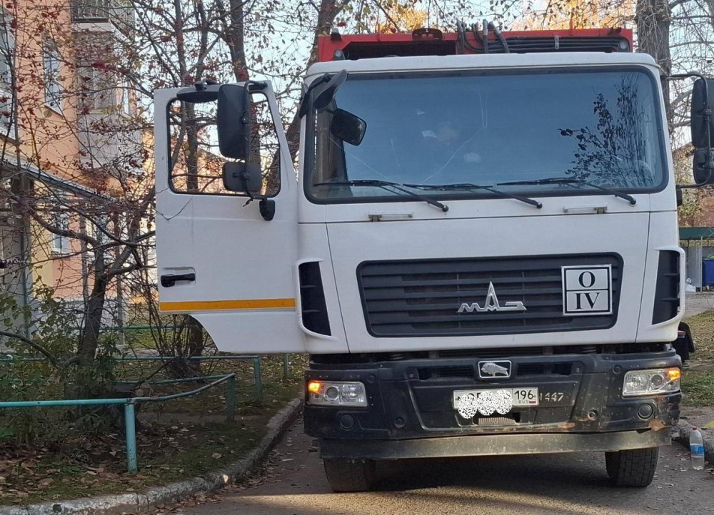 В Краснотурьинске мусоровоз задним ходом задавил 89-летнюю женщину  | На северном Урале мусоровоз задавил пенсионерку 