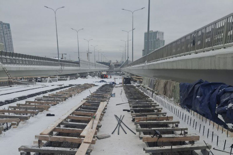 В Екатеринбурге до лета 2026 года закроют участок Комсомольской для строительства подземного перехода | В Екатеринбурге проезд по Комсомольской у концерна «Калина» закроют до лета 2026 года В Екатеринбурге до лета 2026 года закроют участок Комсомольской для строительства подземного перехода | В Екатеринбурге проезд по Комсомольской у концерна «Калина» закроют до лета 2026 года