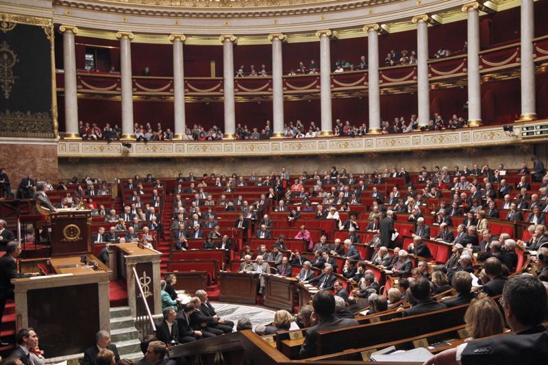 Правительство Франции ушло в отставку