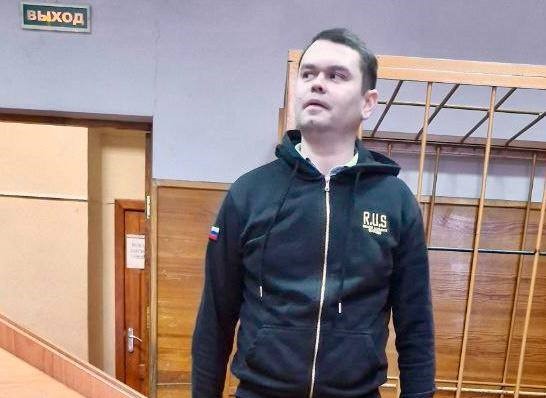 Бывший сотрудник МВД в Екатеринбурге приговорён к 7 годам за попытку получения взятки в 200 млн рублей | Уральского экс-полицейского приговорили к семи годам за особо крупную взятку