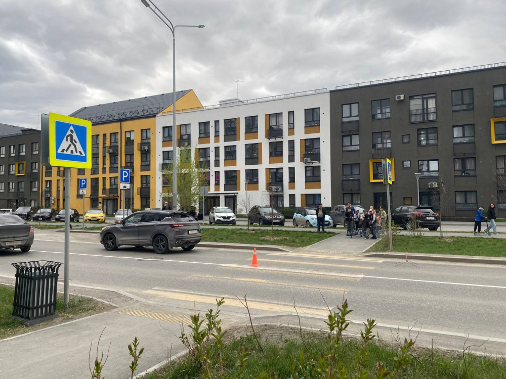 В Тюмени 16-летний мальчик взял машину и наехал на восьмилетнего  | Подросток сбил в Тюмени на автомобиле восьмилетнего велосипедиста 