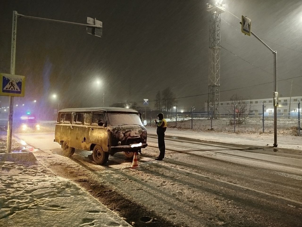 На Урале произошло первое с весны ДТП из-за снегопада | В Верхней Салде автомобиль травмировал женщину На Урале произошло первое с весны ДТП из-за снегопада | В Верхней Салде автомобиль травмировал женщину