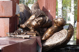 В Ханты-Мансийске в результате ДТП разрушен памятник