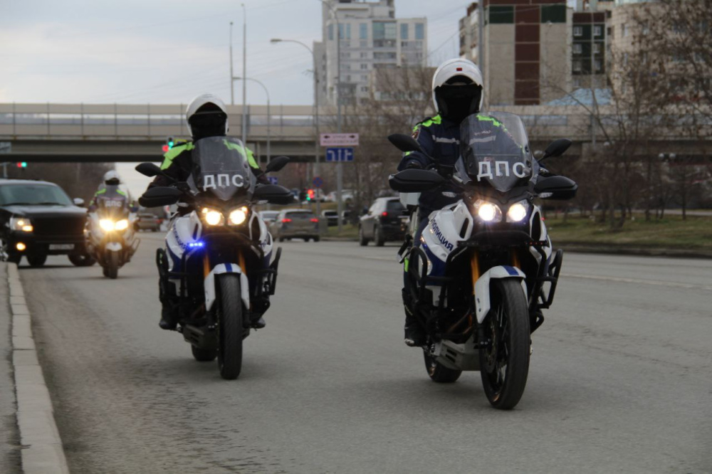 Госавтоинспекторы Свердловской области начали патрулировать улицы на мотоциклах | В Свердловской области ГИБДД пересела на мотоциклы Госавтоинспекторы Свердловской области начали патрулировать улицы на мотоциклах | В Свердловской области ГИБДД пересела на мотоциклы