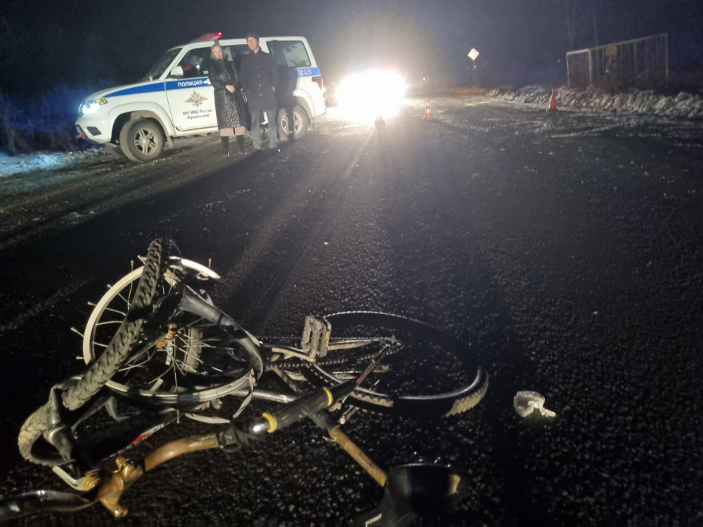 На Урале опасный манёвр при обгоне стал причиной гибели двух подростков на велосипедах  | В Свердловской области «Ford Explorer» насмерть сбил двоих юных велосипедистов