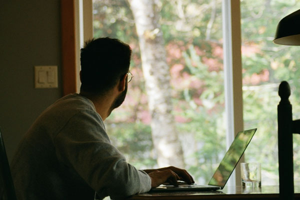 Свердловские работодатели всё чаще ищут удалённых работников | На Урале фирмы хотят найти сотрудников на удалёнку