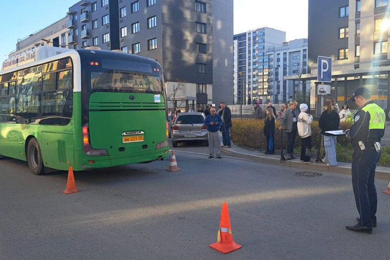В Екатеринбурге автобус сбил 4-летнего мальчика | В столице Среднего Урала автобус сбил 4-летнего мальчика
