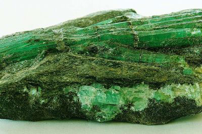 Два огромных изумруда стоимостью в миллионы долларов обнаружили на Урале