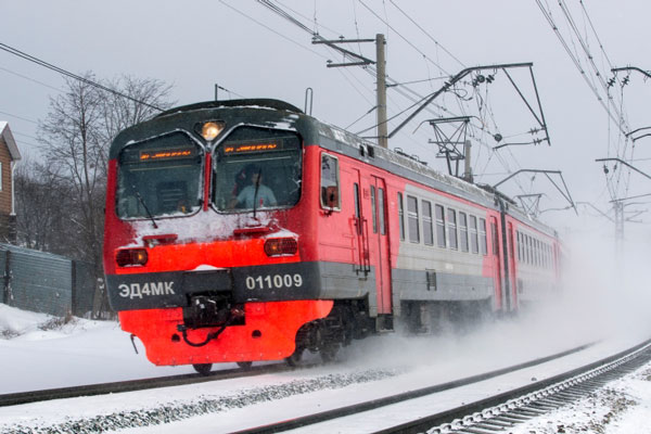 Пассажир пермской электрички чуть не зарезал людей | В Прикамье пассажир поезда угрожал людям ножом Пассажир пермской электрички чуть не зарезал людей | В Прикамье пассажир поезда угрожал людям ножом