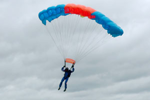 В Казахстане экипаж МКС найдут и спасут три парашютистки: Юнона, Анна и Галина