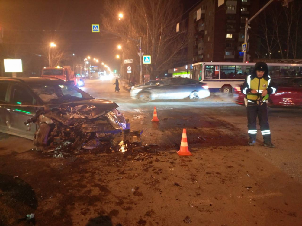 Два маленьких мальчика получили травмы в ДТП в Екатеринбурге  | В ДТП в Екатеринбурге пострадали два ребёнка 