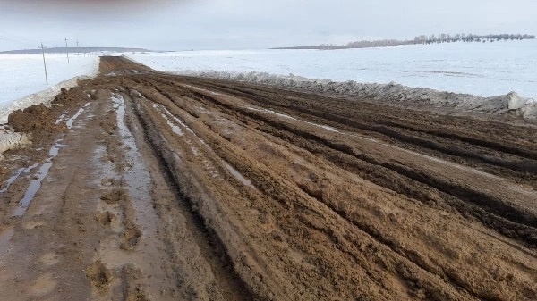 Проезд невозможен — жители Уйского жалуются на отвратительное состояние дороги  | Челябинцы пожаловались Бастрыкину на невозможность проезда по дороге 