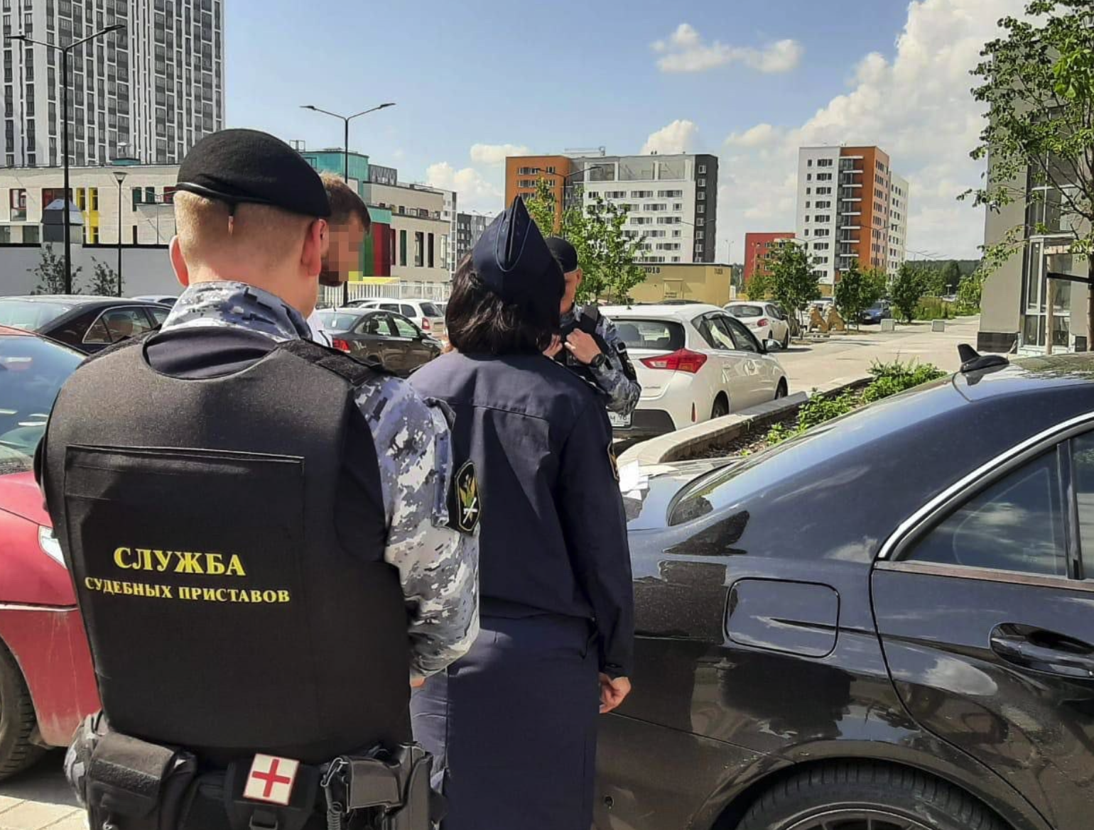 В Екатеринбурге судебные приставы нашли и арестовали автомобиль должника В Екатеринбурге судебные приставы нашли и арестовали автомобиль должника