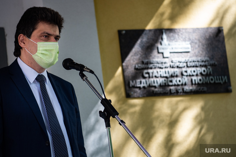 Мэр Екатеринбурга поднимет явку на опросе по Конституции. Для этого он играет на амбициях земляков Мэр Екатеринбурга поднимет явку на опросе по Конституции. Для этого он играет на амбициях земляков