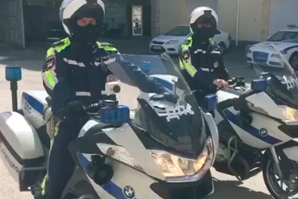 На дороги уральской столицы выехали мотопатрули ДПС