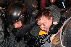 Депутат предлагает обязать журналистов одевать спецобувь и жилеты