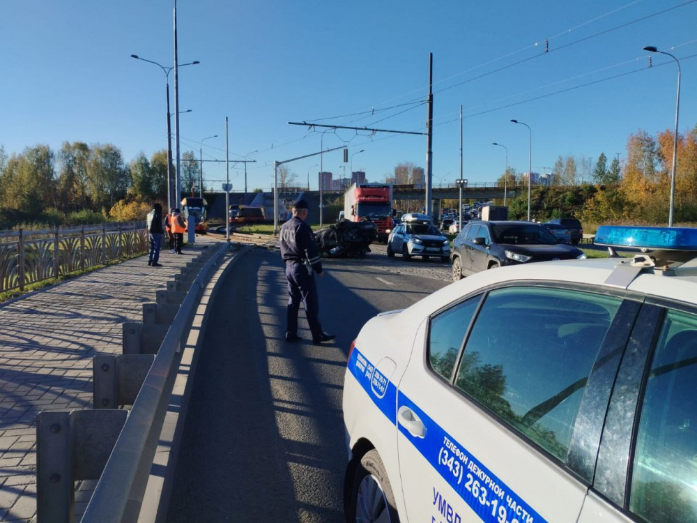 Женщина и три её ребёнка пострадали в ДТП в Екатеринбурге | В Екатеринбурге в ДТП пострадали трое детей и их мать