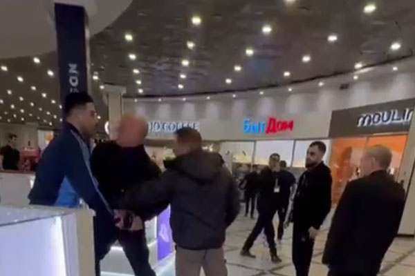 В Екатеринбурге двое мужчин устроили перестрелку в ТЦ