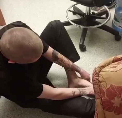 В Каменске-Уральском пьяный медбрат не смог сделать МРТ мальчику  | На Урале пьяный медбрат пытался сделать ребёнку МРТ 