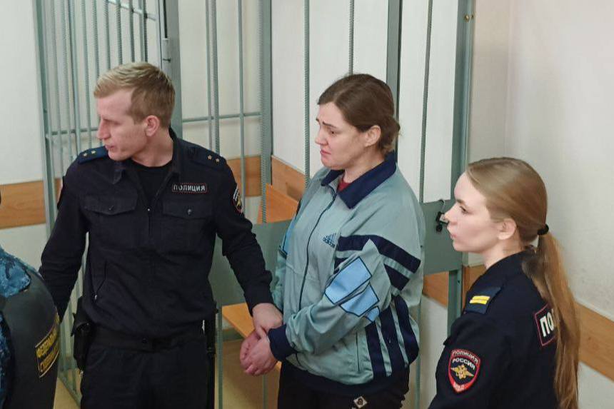 В Первоуральске женщину осудили за мошенничество на 5,6 млн рублей  | Обманувшая 23 человек свердловчанка осуждена к колонии 