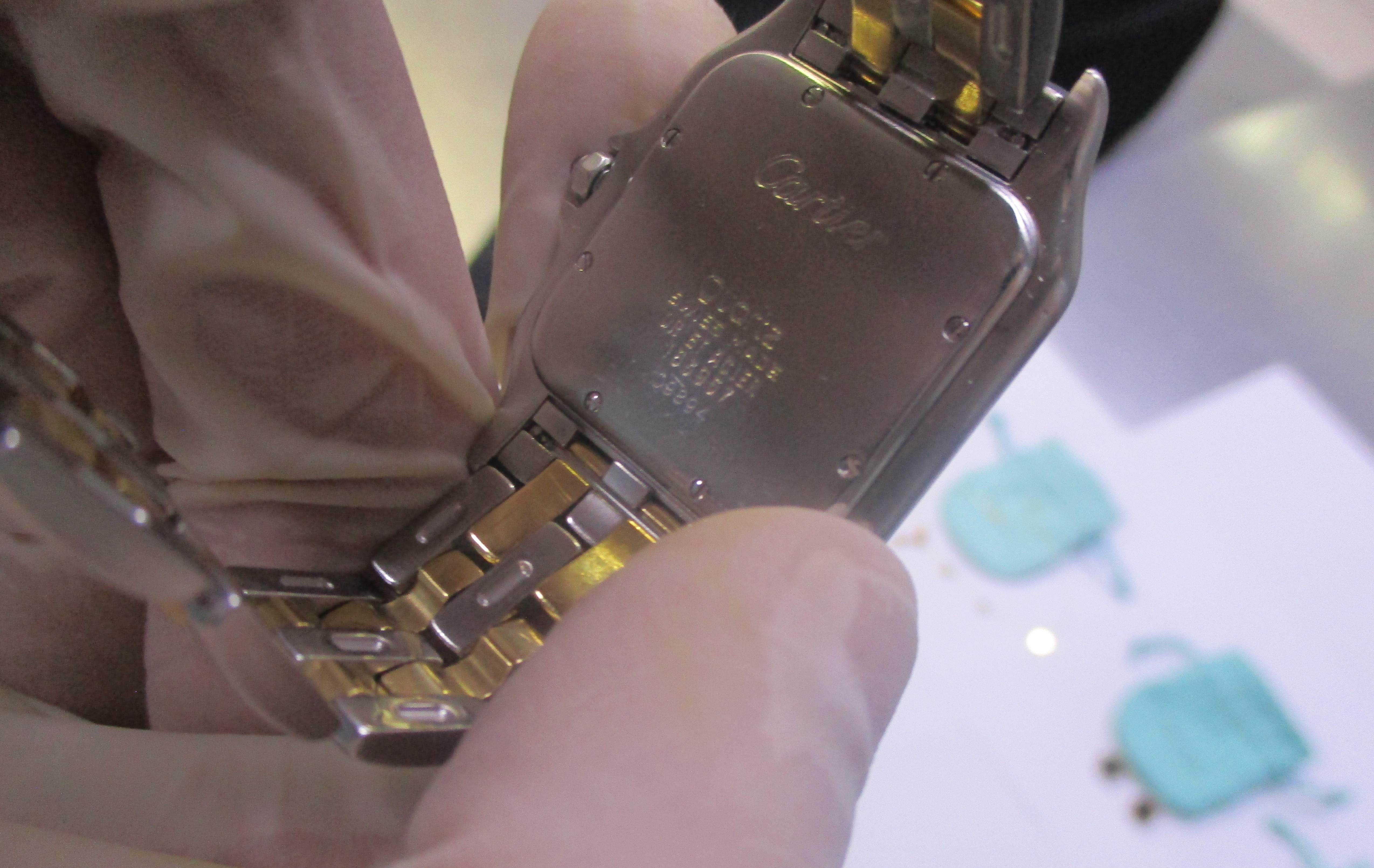 Гражданка США заплатила миллион рублей, чтобы провезти в Челябинск брендовые вещи