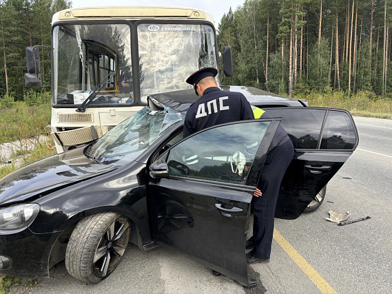 Попавшим в ДТП автобусом под Первоуральском управляла 63-летняя женщина  | Стали известны подробности ДТП с автобусом под Первоуральском 
