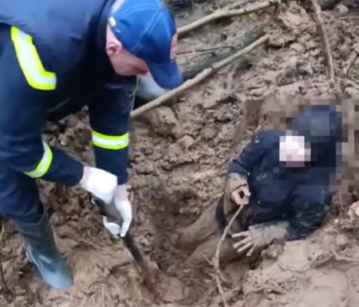 В Перми в глиняном болоте едва не погиб восьмилетний мальчик | Ребёнок едва не погиб в глиняном болоте в Перми