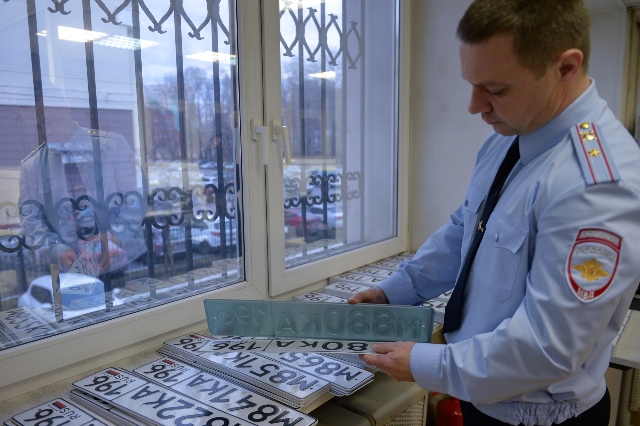 Управление ГИБДД Свердловской области сообщает график работы регистрационно-экзаменационных подразделений в новогодние праздники