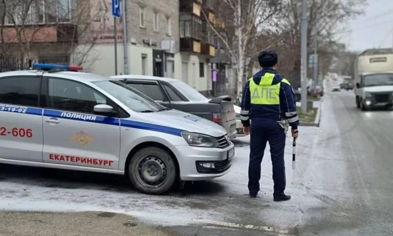 Рейд ГИБДД в Екатеринбурге — больше 70 нарушений от пользователей СИМ и велосипедистов | В Екатеринбурге за день оштрафовали более 70 водителей самокатов и велосипедов Рейд ГИБДД в Екатеринбурге — больше 70 нарушений от пользователей СИМ и велосипедистов | В Екатеринбурге за день оштрафовали более 70 водителей самокатов и велосипедов