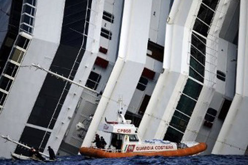 Капитана "Коста Конкордиа" обвинили в бегстве с судна