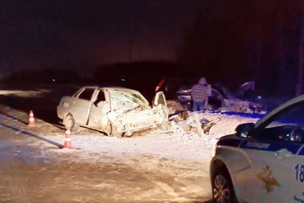 В Свердловской области в ДТП 2 человека пострадали, один погиб