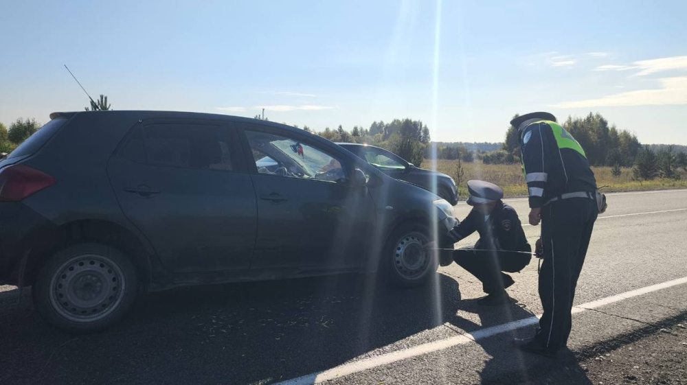 ДТП на Урале — легковушка столкнулась с двумя фурами | В Свердловской области легковушка столкнулась с двумя грузовиками ДТП на Урале — легковушка столкнулась с двумя фурами | В Свердловской области легковушка столкнулась с двумя грузовиками
