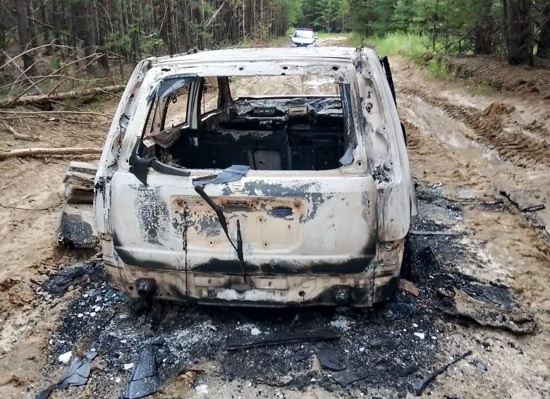 На Урале нашли сгоревший автомобиль с трупом и номерами Сахалина  | На Урале в машине сожгли уроженца Красноярского края 