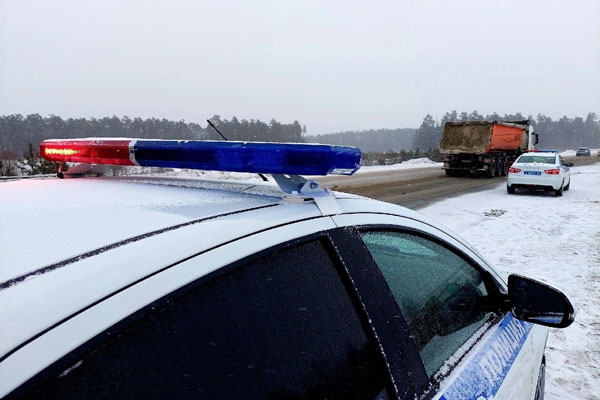 Из-за неблагоприятных погодных и дорожных условий на автодороге «Екатеринбург-Серов» временно ограничено движение грузового транспорта