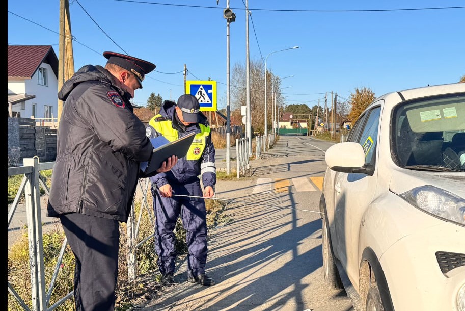 На Урале автоледи наехала на маленького пешехода  | В Сысерти женщина сбила маленького мальчика 