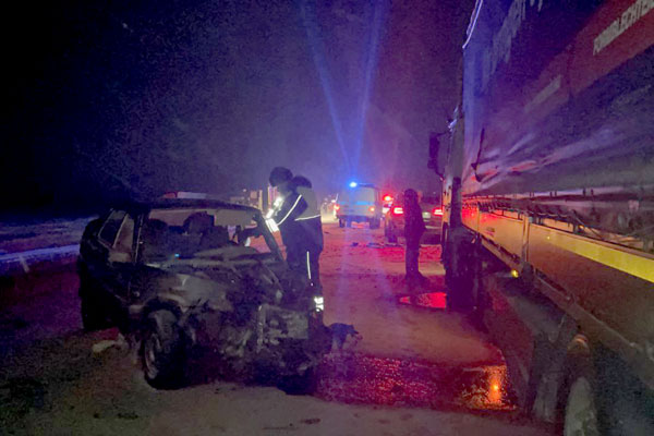 Вёз бытовую технику в Салехард! В Свердловской области в ДТП погиб водитель грузовика