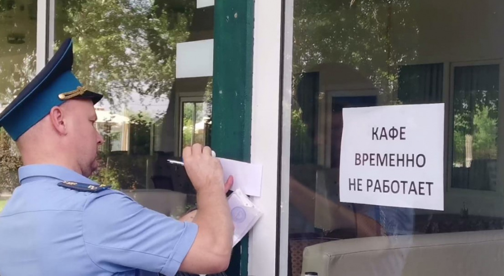 В Екатеринбурге приставы приостановили работу кафе "Каспий" | На Урале приставы закрыли кафе из-за нарушений санитарных норм В Екатеринбурге приставы приостановили работу кафе "Каспий" | На Урале приставы закрыли кафе из-за нарушений санитарных норм