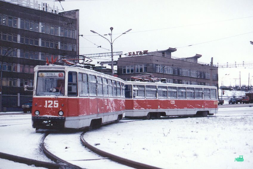 В улице Перми обстреляли трамвай