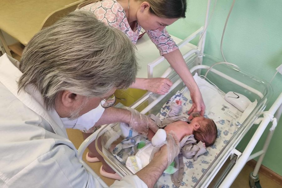 В Екатеринбурге врачи спасли недоношенного младенца с Ямала | Недоношенного младенца с Ямала спасли врачи Екатеринбурга В Екатеринбурге врачи спасли недоношенного младенца с Ямала | Недоношенного младенца с Ямала спасли врачи Екатеринбурга