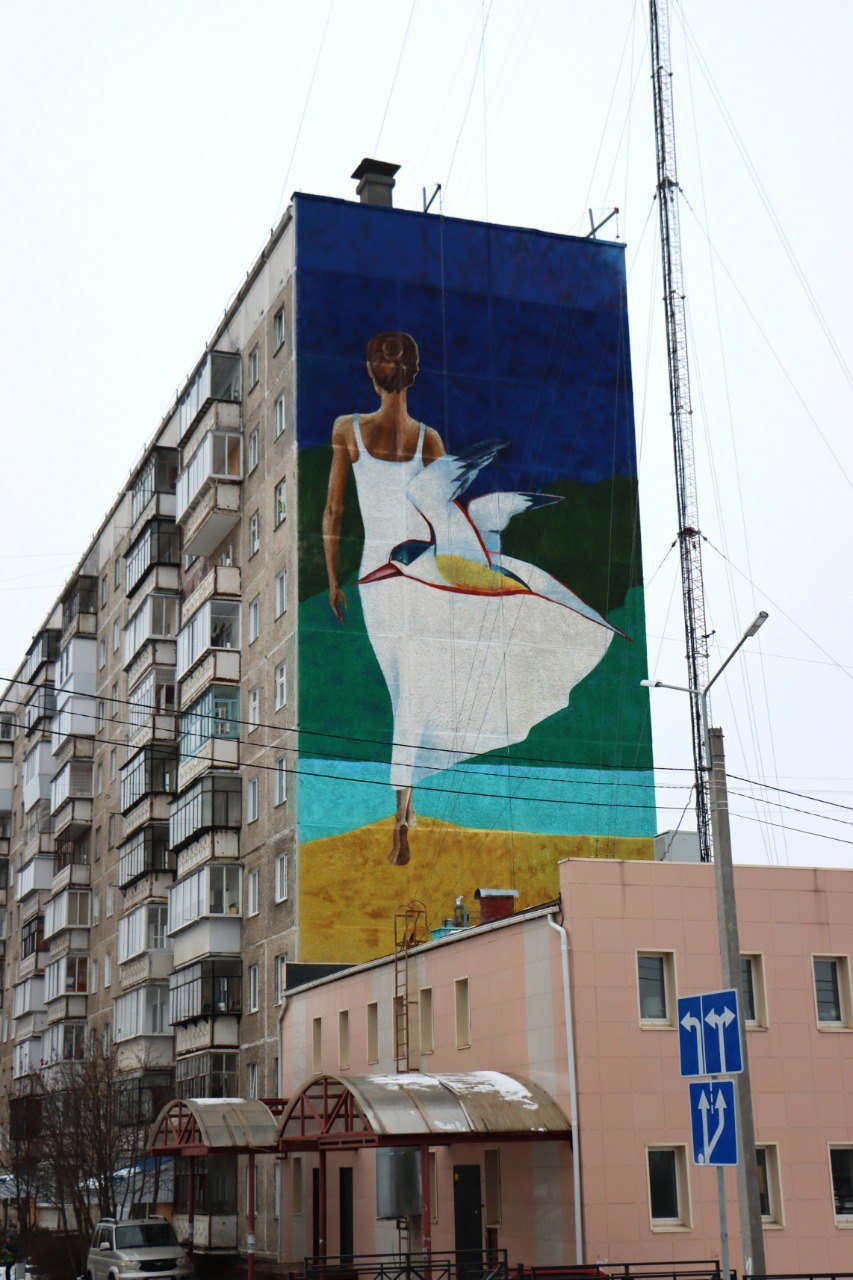 Два мурала украсили стены миасских зданий